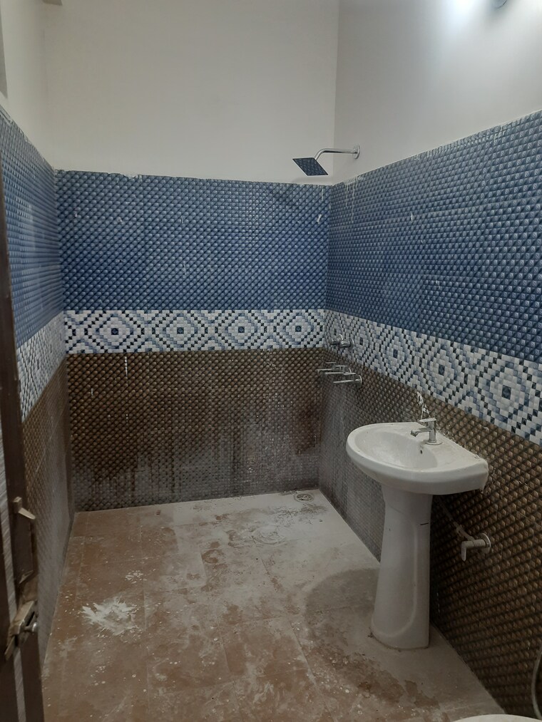 Bathroom, sector 51 Pg For Girls In Sector 51 9582504