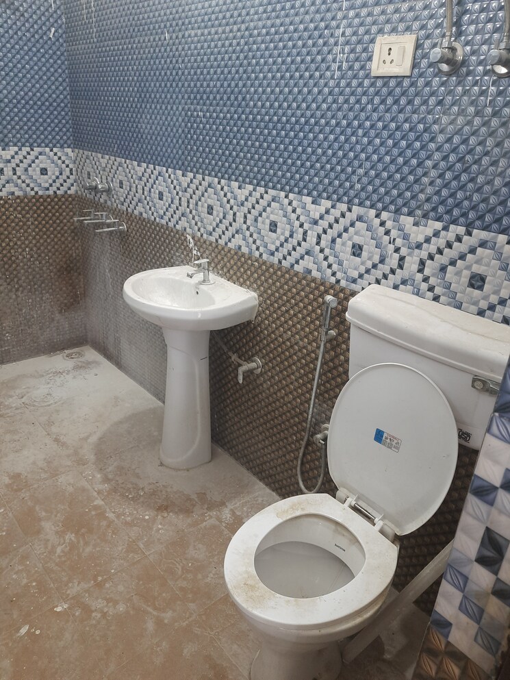 Bathroom, sector 51 Pg For Girls In Sector 51 9582504