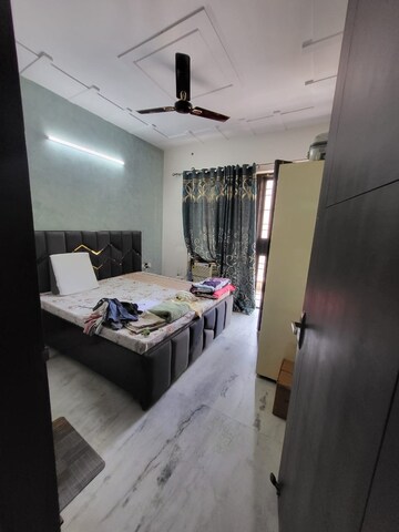 Bedroom in 3 BHK Builder Floor at Golden Crest, Sector 52 – for Rent