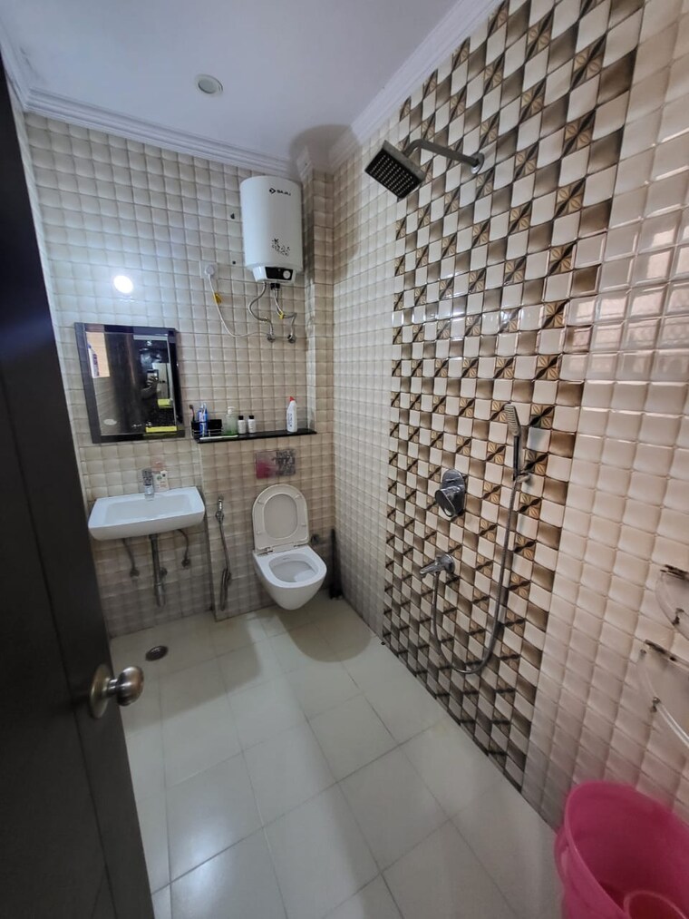 Bathroom, golden-crest 3 Bedroom 1850 Sq.Ft. Builder Floor In Sector 52 Gurgaon 9582517