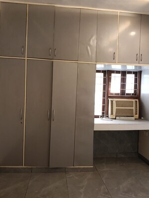 Furnished Amenities in 3 BHK Apartment at Alaknanda – for Rent