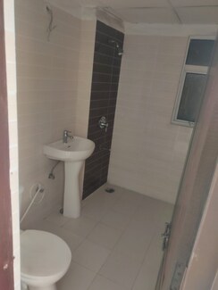 3 BHK + Servant Room Apartment For Sale in Amrapali Platinum