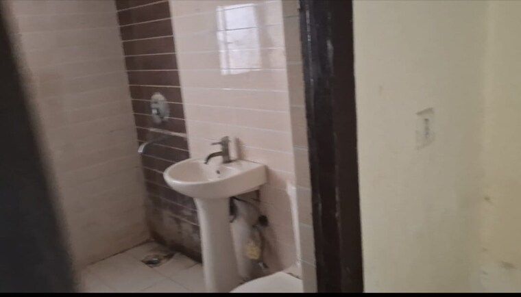 Bathroom, amrapali-platinum 3 Bedroom 1775 Sq.Ft. Apartment In Sector 119 Noida 9582521