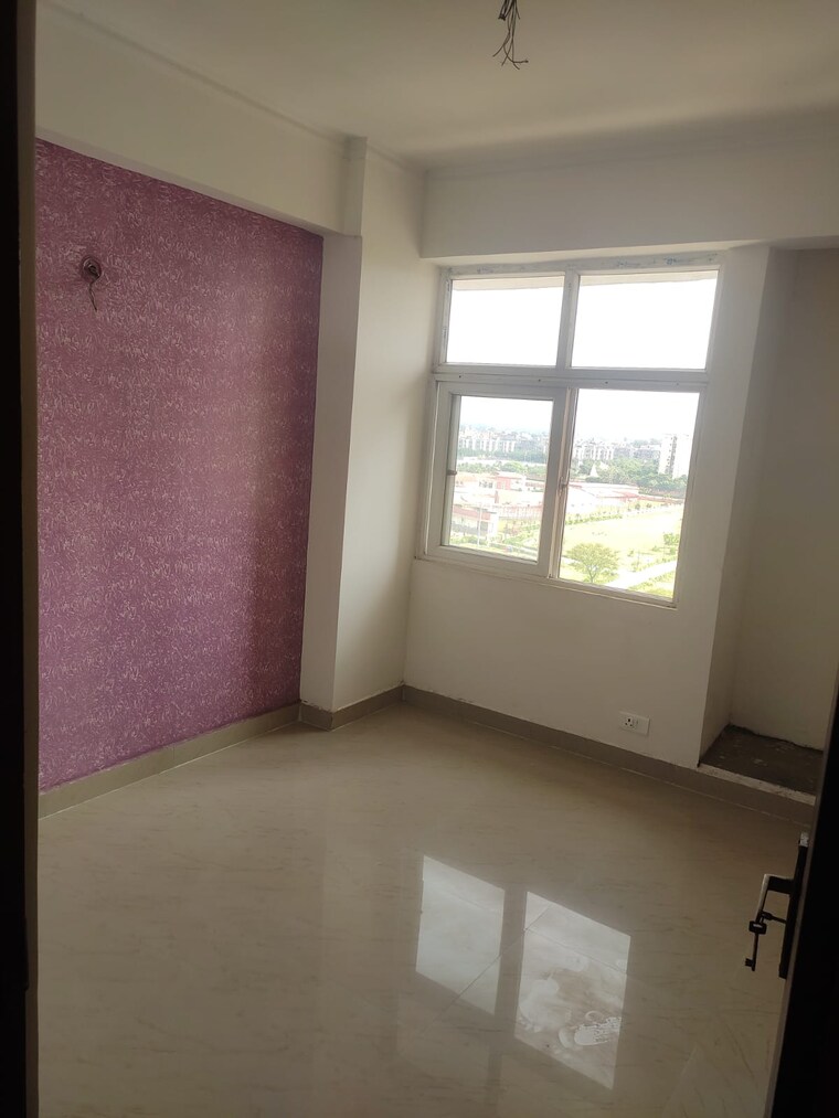 Room, amrapali-platinum 3 Bedroom 1775 Sq.Ft. Apartment In Sector 119 Noida 9582521