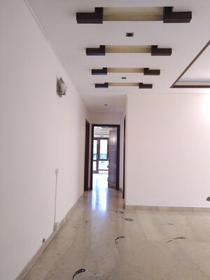 Furnished Amenities in 5 BHK Builder Floor at Panchsheel Park – for Sale