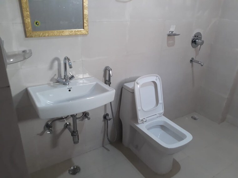 Bathroom, huda-staff-colony 2 Bedroom 1200 Sq.Ft. Builder Floor In Sector 46 Gurgaon 9582533