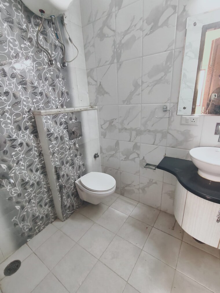 Bathroom, palam-vihar-residents-association 3 Bedroom 2430 Sq.Ft. Builder Floor In Palam Vihar Gurgaon 9582545