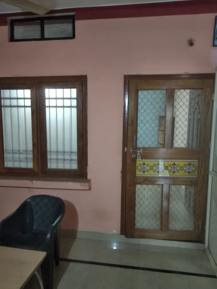 Room, mahaveer nagar 1 Bedroom 800 Sq.Ft. Builder Floor In Mahaveer Nagar Raipur 9582538