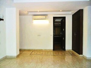Room in 4 BHK Builder Floor at Panchsheel Park – for Sale