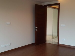 Room in 4 BHK Builder Floor at Panchsheel Park – for Sale
