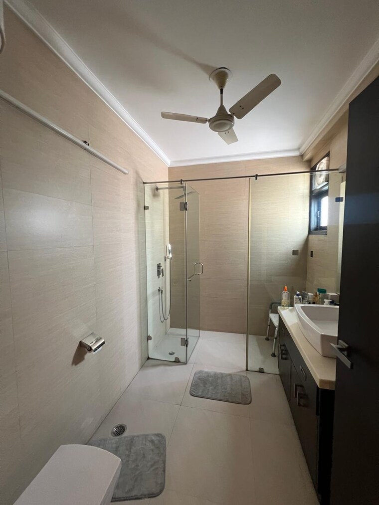 Bathroom, panchsheel park 4 Bedroom 4000 Sq.Ft. Builder Floor In Panchsheel Park Delhi 9582582