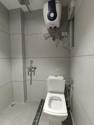 Bathroom in 1 BHK Builder Floor at Sector 30 – for Rent