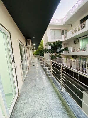 Balcony in Studio Builder Floor at Sector 39 – for Rent