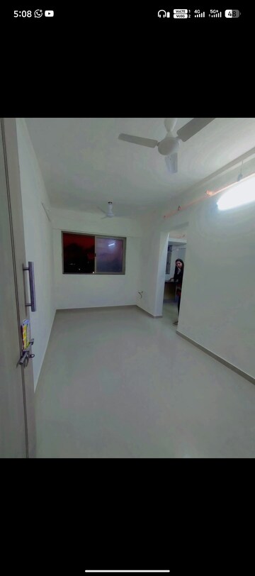 Room in 1 BHK Apartment at Sadguru Complex I, Goregaon East – for Rent