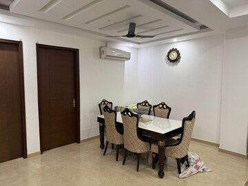 Living Room in 2.5 BHK Builder Floor at Sector 43 – for Rent