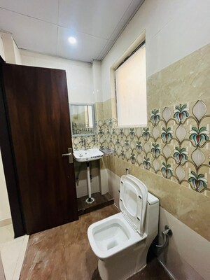 Attached Bathroom in 2 BHK Builder Floor at Sector 47 – for Rent