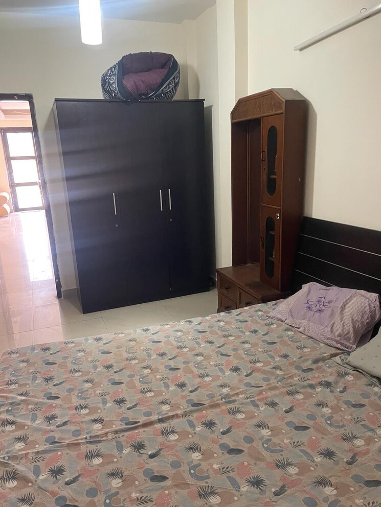 Bedroom, kailash colony 3 Bedroom 1300 Sq.Ft. Builder Floor In Kailash Colony Delhi 9582594