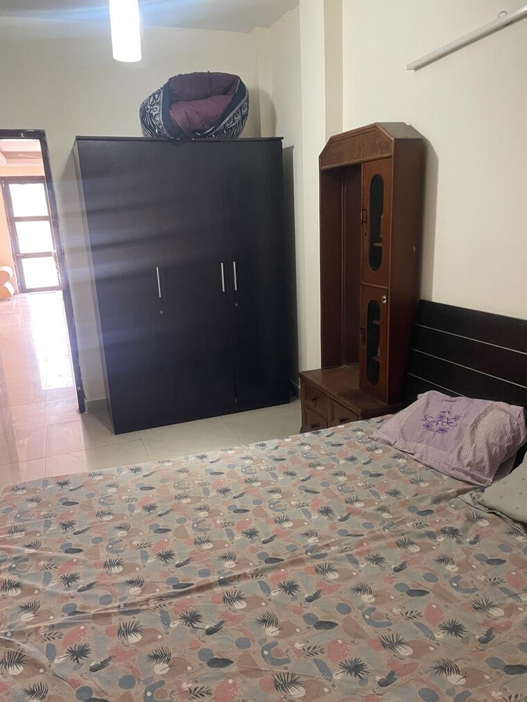 Bedroom, kailash colony 3 Bedroom 1300 Sq.Ft. Builder Floor In Kailash Colony Delhi 9582594
