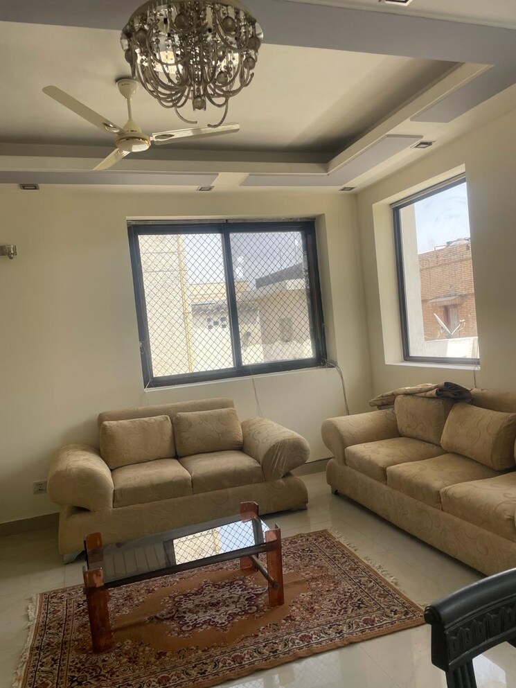 Living Room, kailash colony 3 Bedroom 1300 Sq.Ft. Builder Floor In Kailash Colony Delhi 9582594