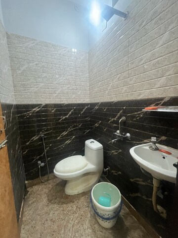 Attached Bathroom in 2 BHK Builder Floor at Sector 43 – for Rent
