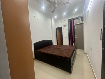 Bedroom in 2 BHK Builder Floor at Sector 43 – for Rent