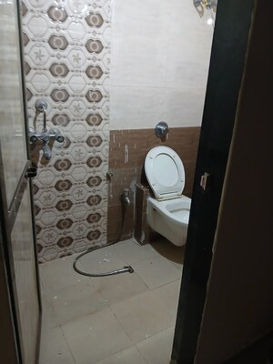 Bathroom in 1 BHK Apartment at Matru Aashish, Parel – for Rent