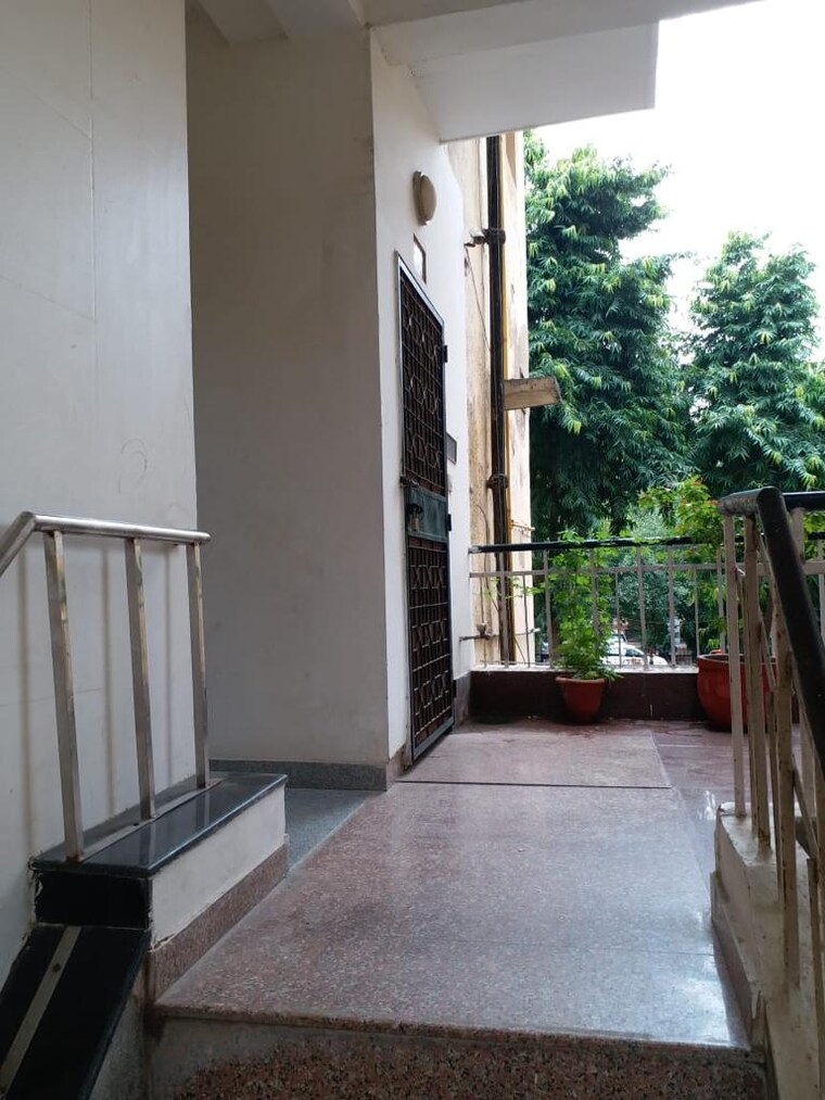 Balcony, kalkaji 3 Bedroom 1450 Sq.Ft. Builder Floor In Kalkaji Delhi 9582617