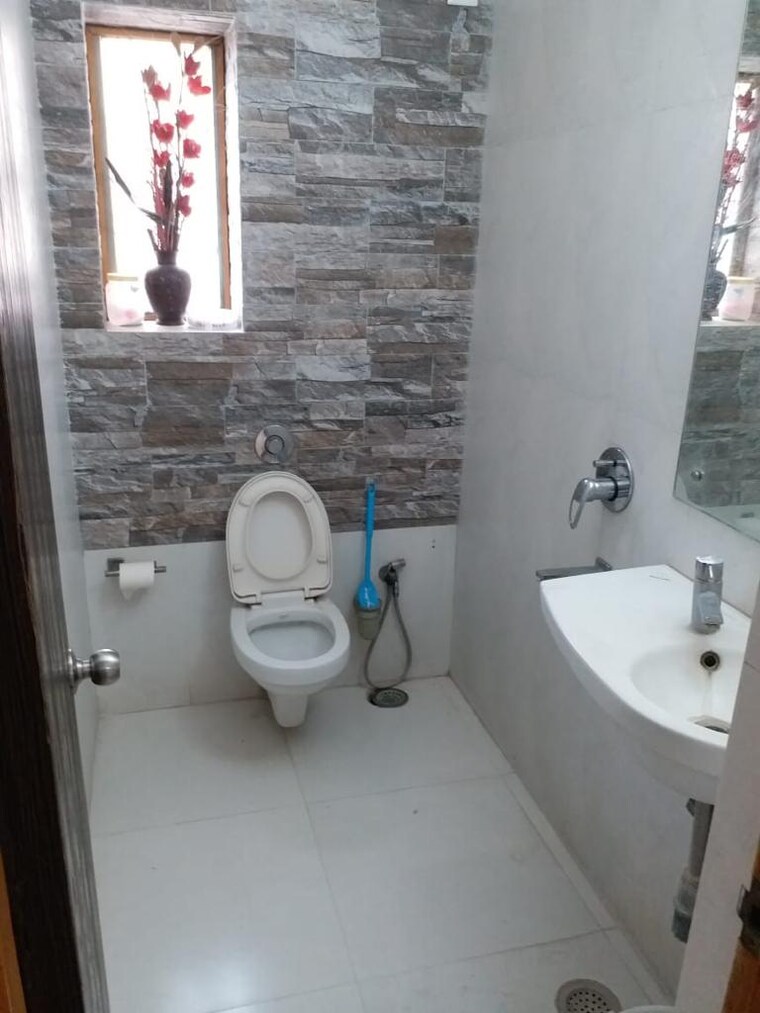 Bathroom, kalkaji 3 Bedroom 1450 Sq.Ft. Builder Floor In Kalkaji Delhi 9582617