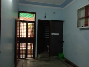 Room in 3 BHK Builder Floor at Dwarka Mor – for Rent