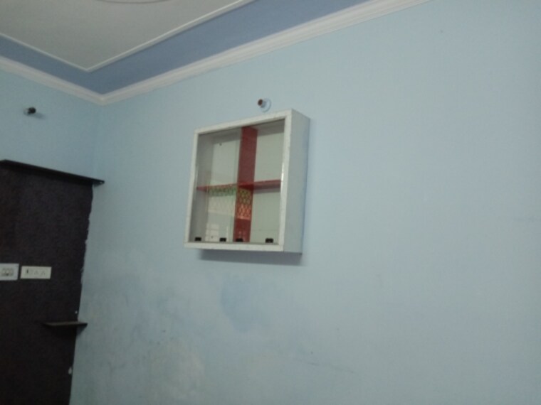 Room, dwarka mor 3 Bedroom 900 Sq.Ft. Builder Floor In Dwarka Mor Delhi 9582627