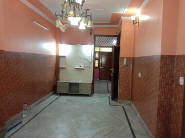 Room in 3 BHK Builder Floor at Dwarka Mor – for Rent