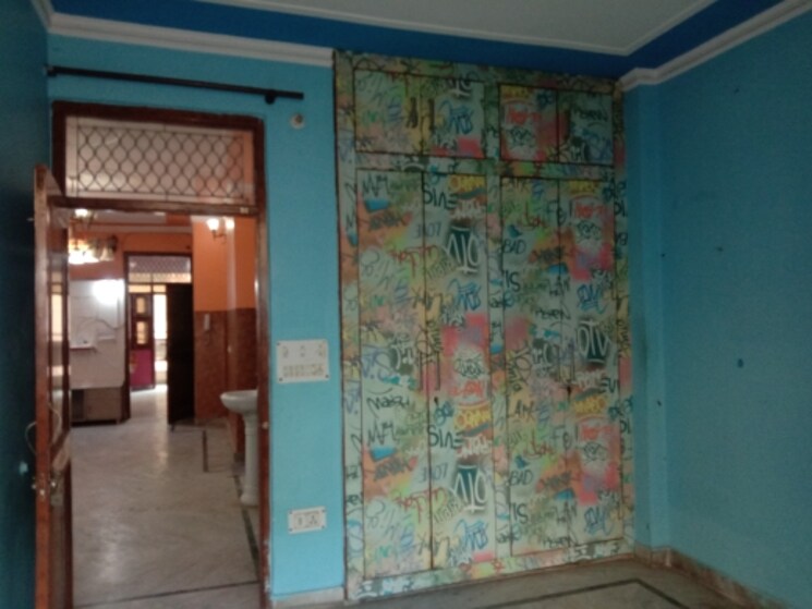 Room, dwarka mor 3 Bedroom 900 Sq.Ft. Builder Floor In Dwarka Mor Delhi 9582627