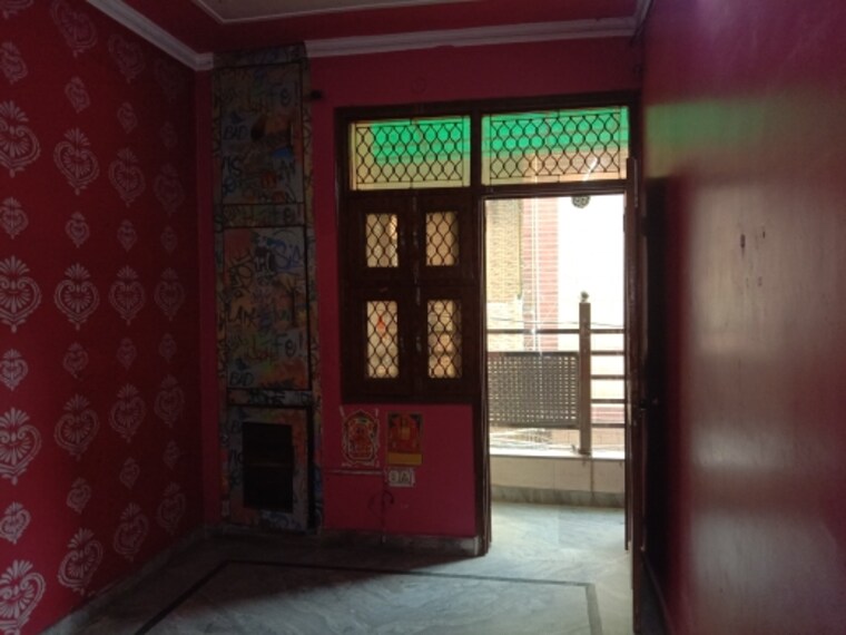 Room, dwarka mor 3 Bedroom 900 Sq.Ft. Builder Floor In Dwarka Mor Delhi 9582627
