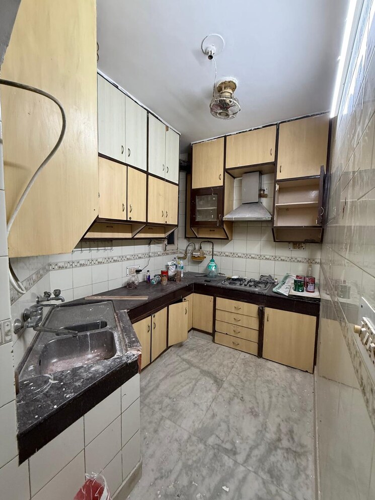 Kitchen, chittaranjan park 3 Bedroom 1500 Sq.Ft. Builder Floor In Chittaranjan Park Delhi 9582630