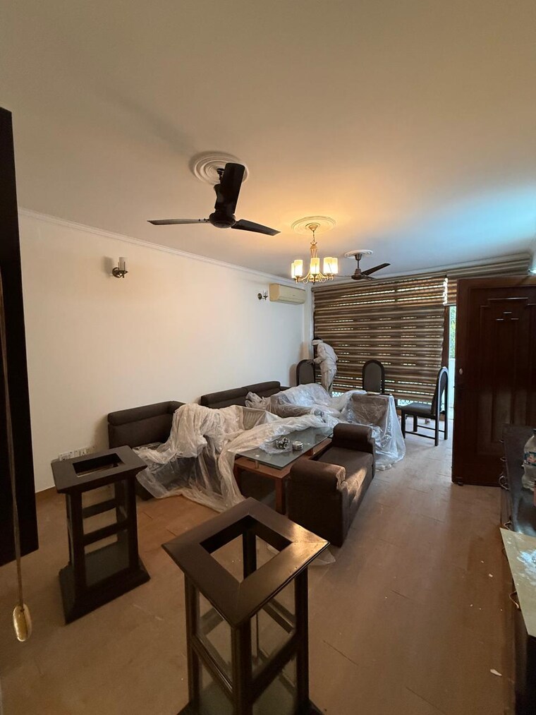 Hall, chittaranjan park 3 Bedroom 1500 Sq.Ft. Builder Floor In Chittaranjan Park Delhi 9582630