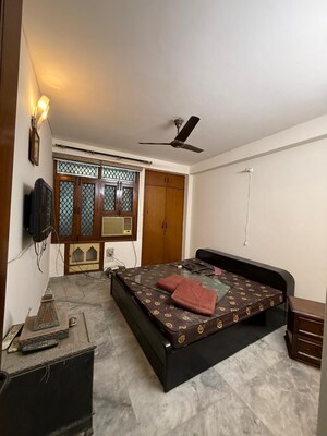 Bedroom in 3 BHK Builder Floor at Chittaranjan Park – for Rent