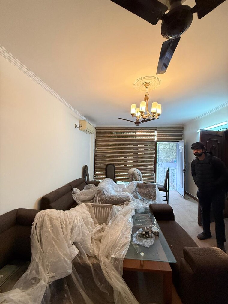 Living Room, chittaranjan park 3 Bedroom 1500 Sq.Ft. Builder Floor In Chittaranjan Park Delhi 9582630