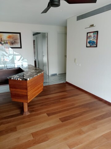 Room in 5 BHK Apartment at Kasturi The Balmoral Estate, Baner – for Rent