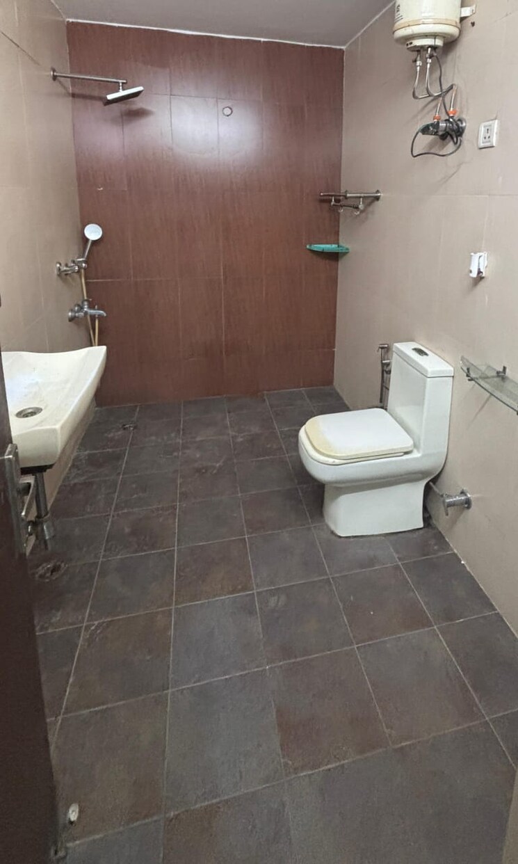 Attached Bathroom, greater kailash ii 3 Bedroom 2000 Sq.Ft. Builder Floor In Greater Kailash ii Delhi 9582642