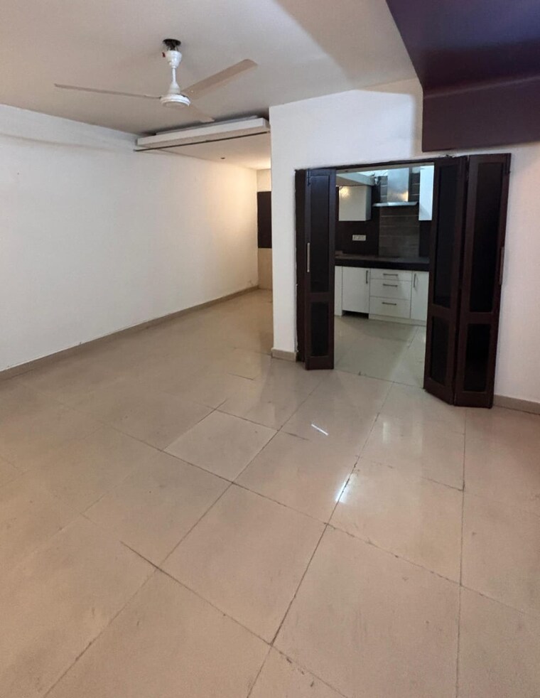 Room, greater kailash ii 3 Bedroom 2000 Sq.Ft. Builder Floor In Greater Kailash ii Delhi 9582642