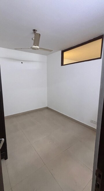 Room in 3 BHK Builder Floor at Greater Kailash ii – for Rent