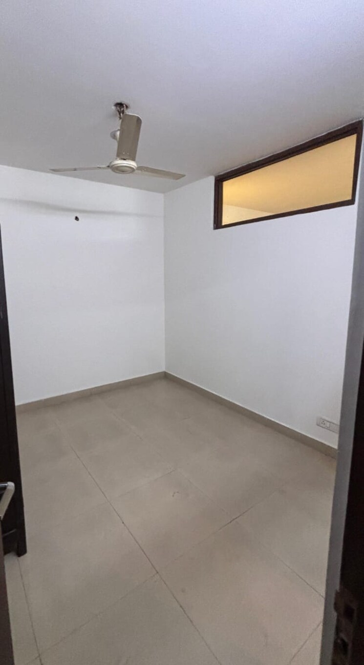 Room, greater kailash ii 3 Bedroom 2000 Sq.Ft. Builder Floor In Greater Kailash ii Delhi 9582642