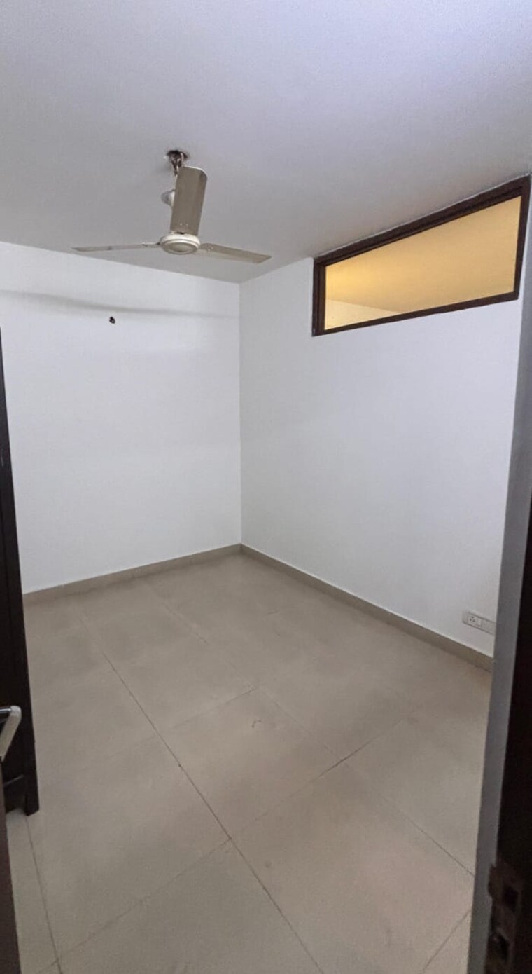 Room, greater kailash ii 3 Bedroom 2000 Sq.Ft. Builder Floor In Greater Kailash ii Delhi 9582642