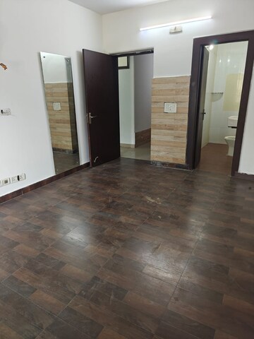 Room in 3 BHK Builder Floor at Greater Kailash ii – for Rent