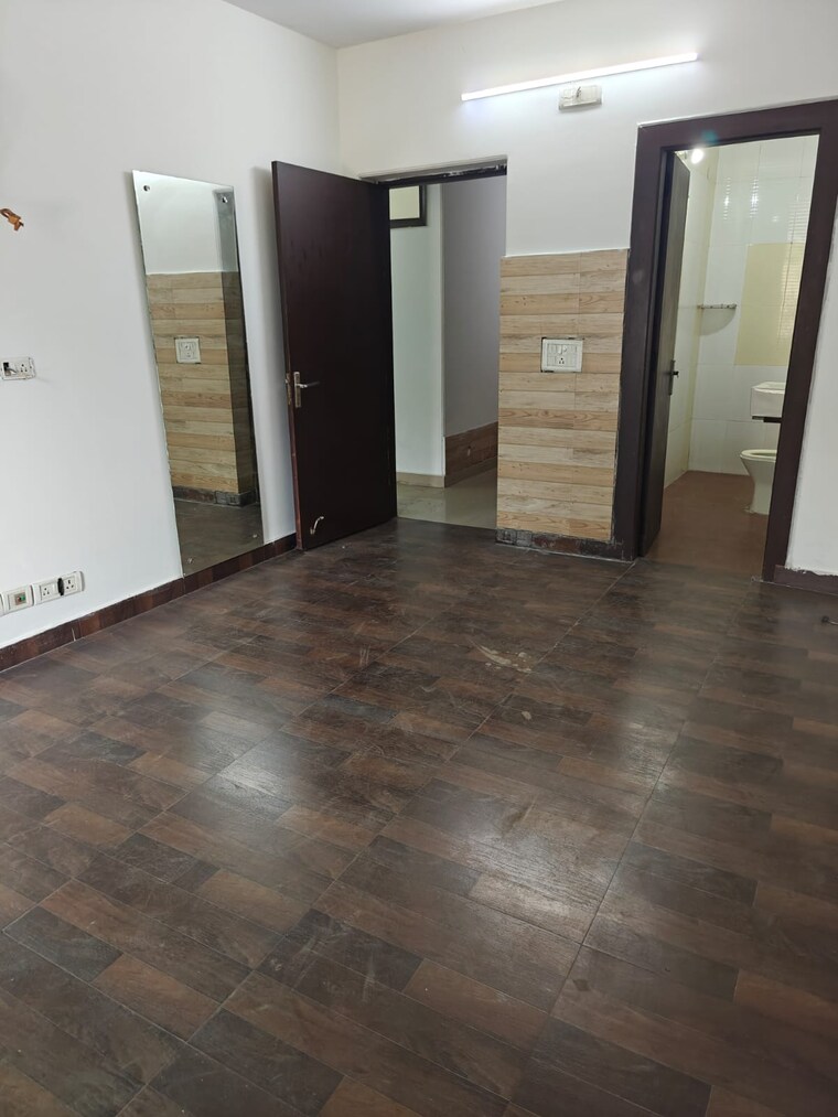 Room, greater kailash ii 3 Bedroom 2000 Sq.Ft. Builder Floor In Greater Kailash ii Delhi 9582642