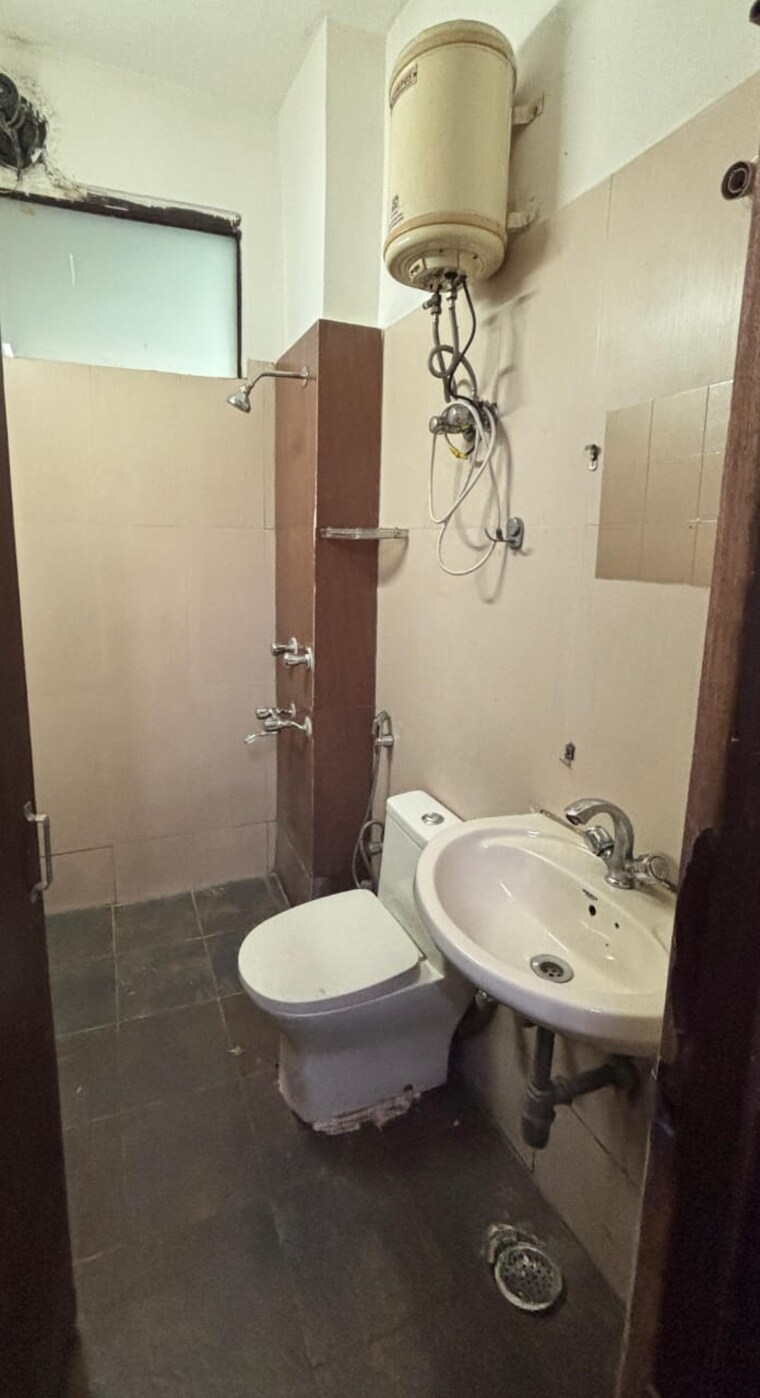Bathroom, greater kailash ii 3 Bedroom 2000 Sq.Ft. Builder Floor In Greater Kailash ii Delhi 9582642