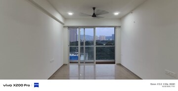 Room in 2 BHK Apartment at Indiabulls One Indiabulls, Pokhran Road No Two – for Rent