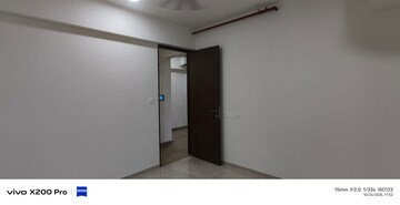 Room in 2 BHK Apartment at Indiabulls One Indiabulls, Pokhran Road No Two – for Rent