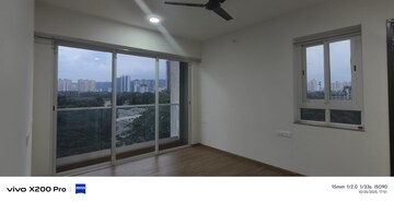 Room in 2 BHK Apartment at Indiabulls One Indiabulls, Pokhran Road No Two – for Rent