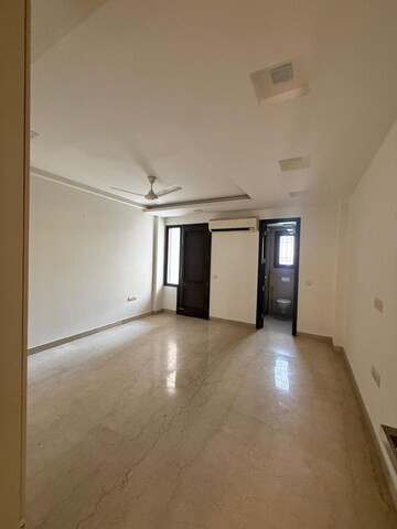 Room in 3 BHK Builder Floor at Greater Kailash ii – for Rent